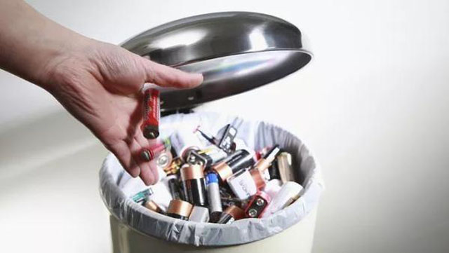 有害垃圾危害大，請投有害垃圾桶集中處置